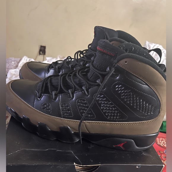 Mens Jordan Olive 9s RETRO - Picture 4 of 5